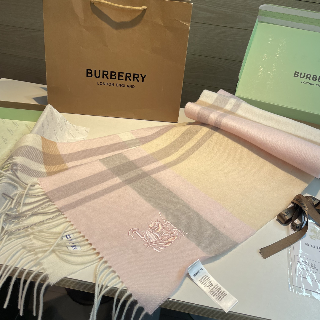 ✨✨Burberry · 巴宝莉双面围巾❗好看的要疯掉了，太有型太有魅力了❗❗非常斯文时尚的秋冬单品！真