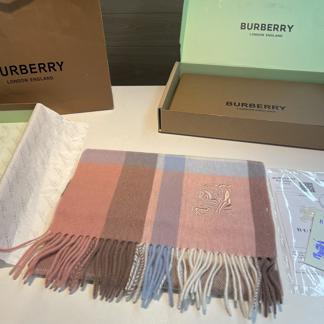✨✨Burberry · 巴宝莉双面围巾❗好看的要疯掉了，太有型太有魅力了❗❗非常斯文时尚的秋冬单品！真