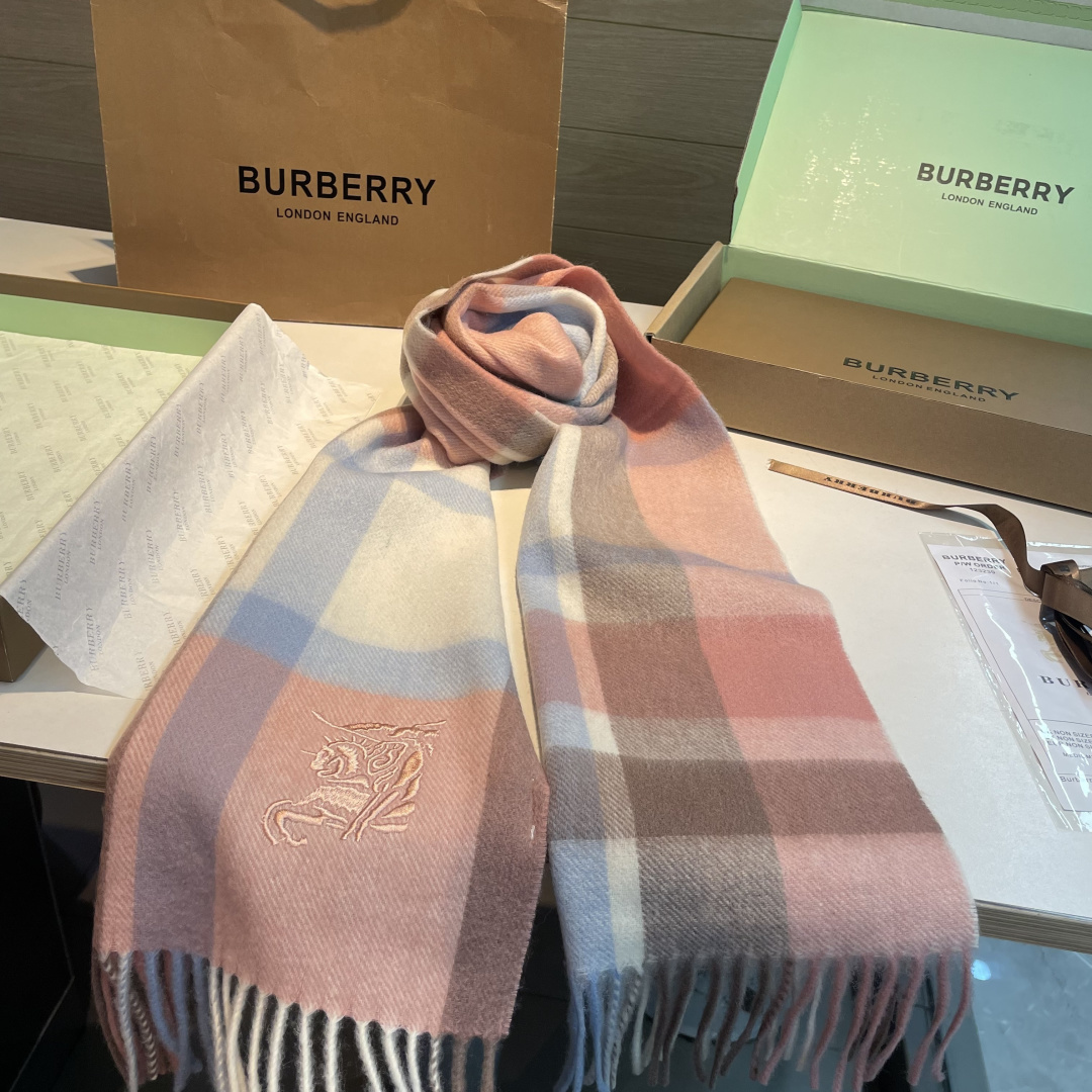 ✨✨Burberry · 巴宝莉双面围巾❗好看的要疯掉了，太有型太有魅力了❗❗非常斯文时尚的秋冬单品！真