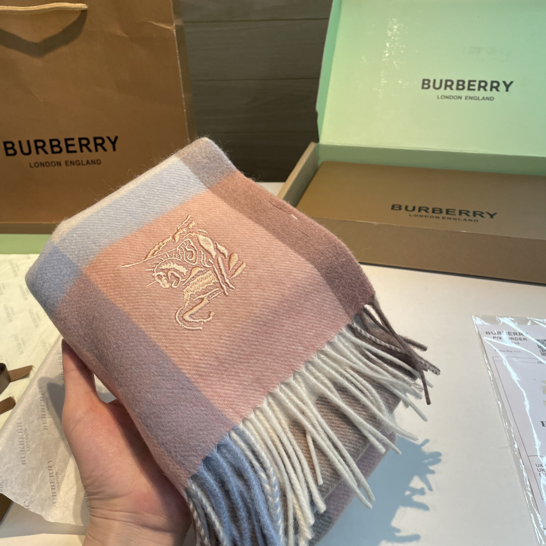 ✨✨Burberry · 巴宝莉双面围巾❗好看的要疯掉了，太有型太有魅力了❗❗非常斯文时尚的秋冬单品！真