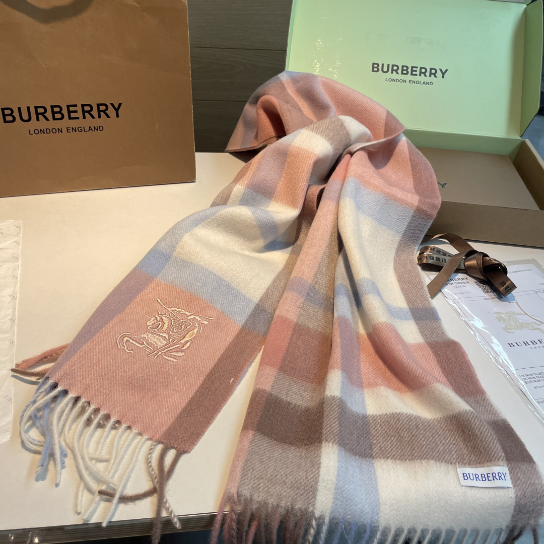 ✨✨Burberry · 巴宝莉双面围巾❗好看的要疯掉了，太有型太有魅力了❗❗非常斯文时尚的秋冬单品！真