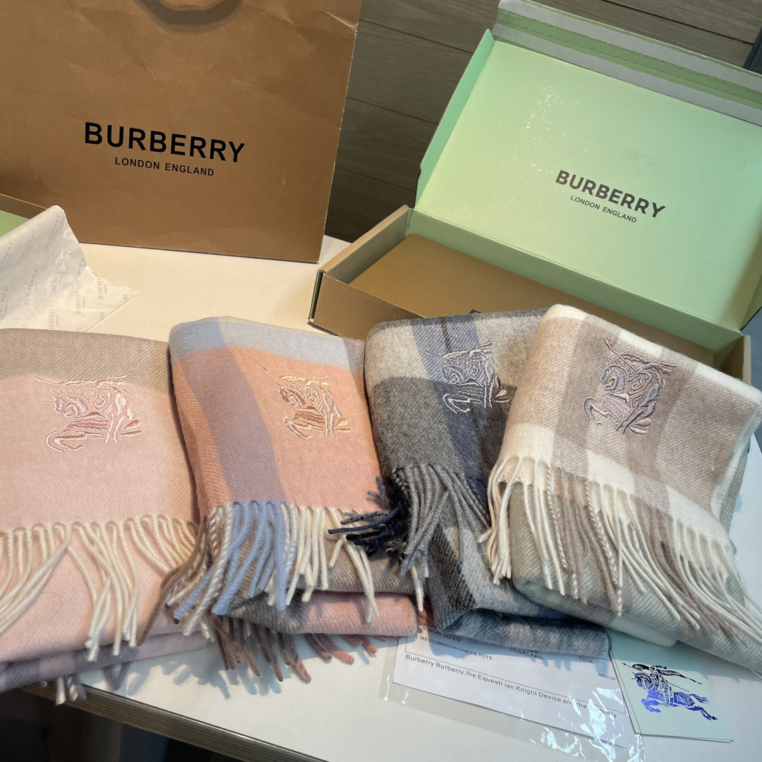 ✨✨Burberry · 巴宝莉双面围巾❗好看的要疯掉了，太有型太有魅力了❗❗非常斯文时尚的秋冬单品！真