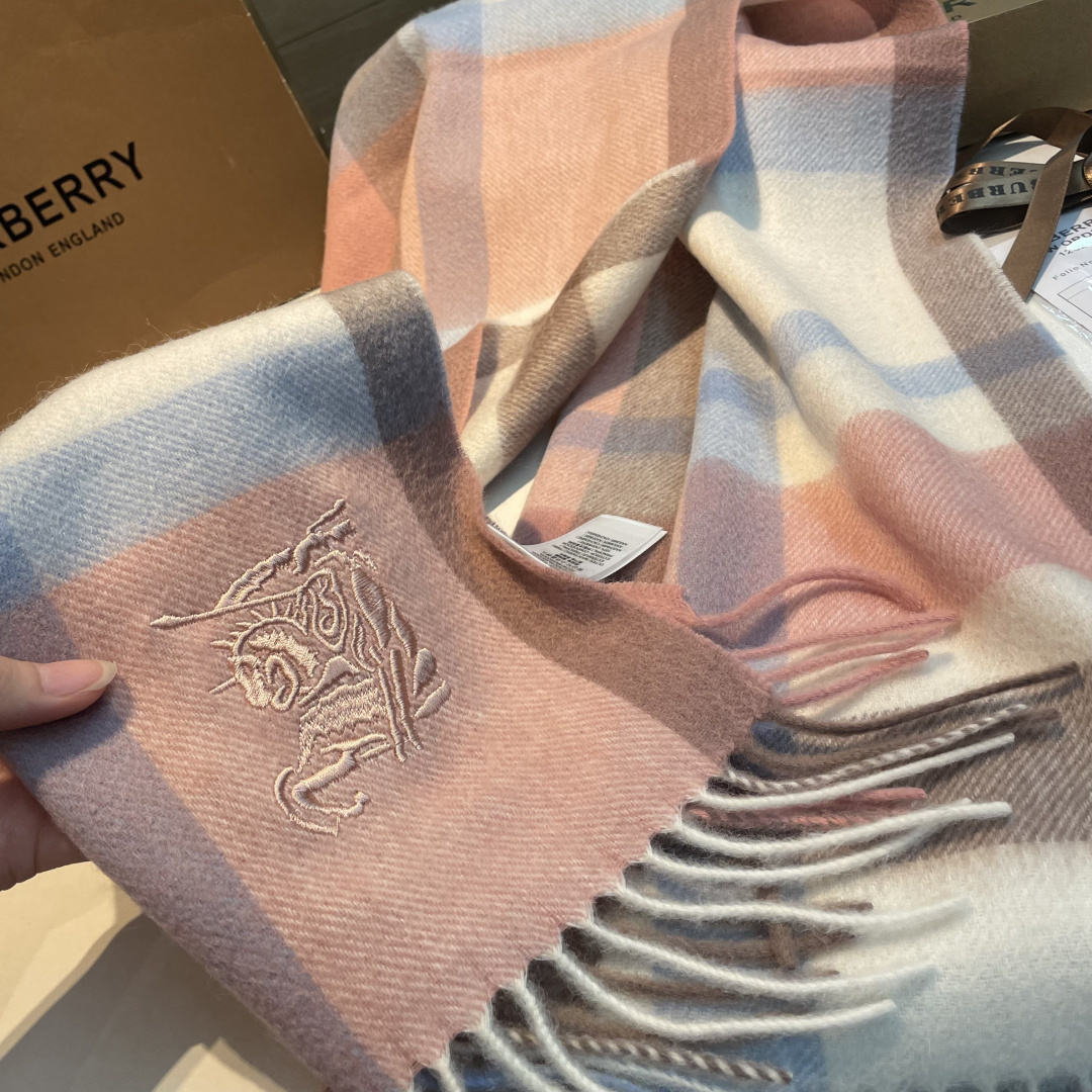 ✨✨Burberry · 巴宝莉双面围巾❗好看的要疯掉了，太有型太有魅力了❗❗非常斯文时尚的秋冬单品！真