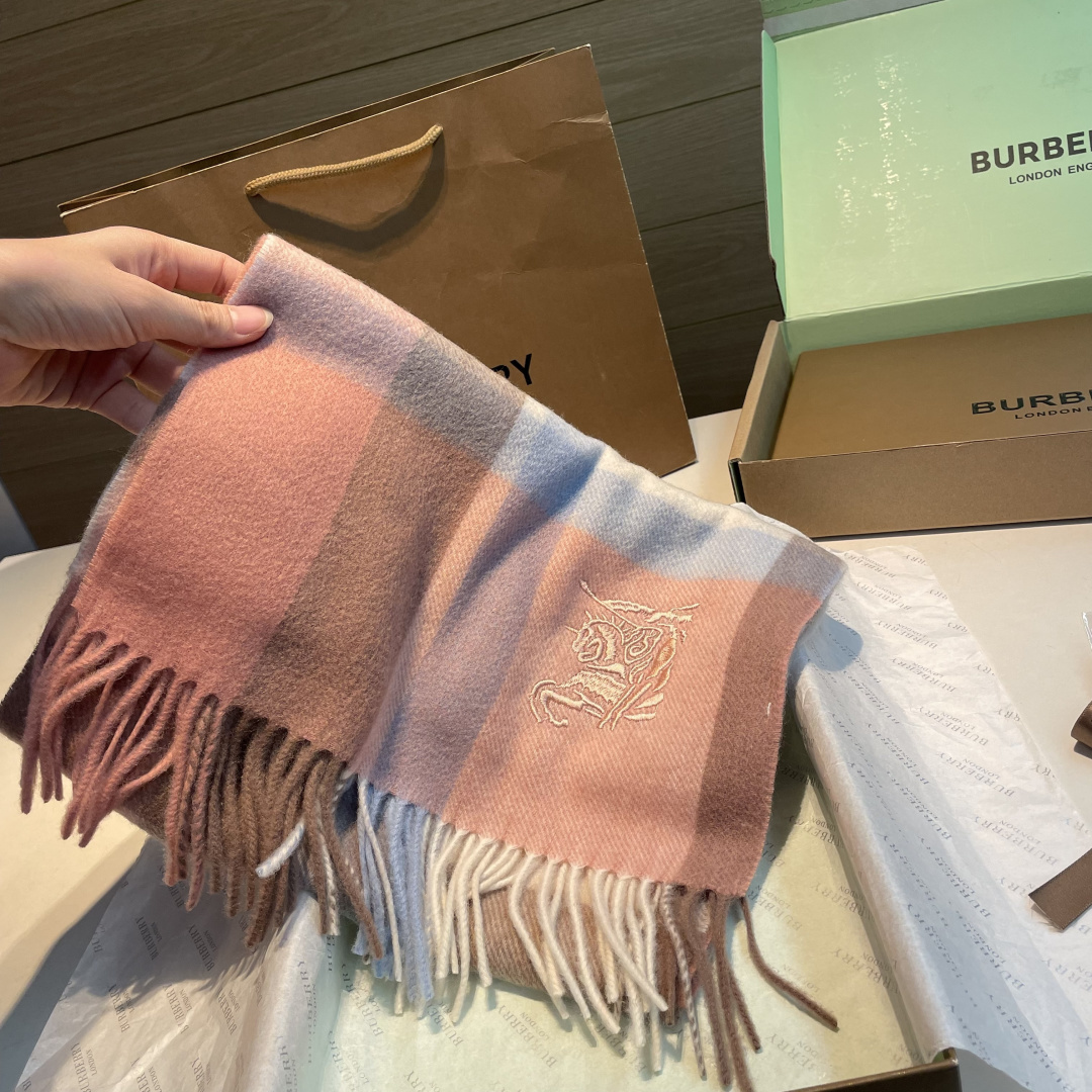 ✨✨Burberry · 巴宝莉双面围巾❗好看的要疯掉了，太有型太有魅力了❗❗非常斯文时尚的秋冬单品！真