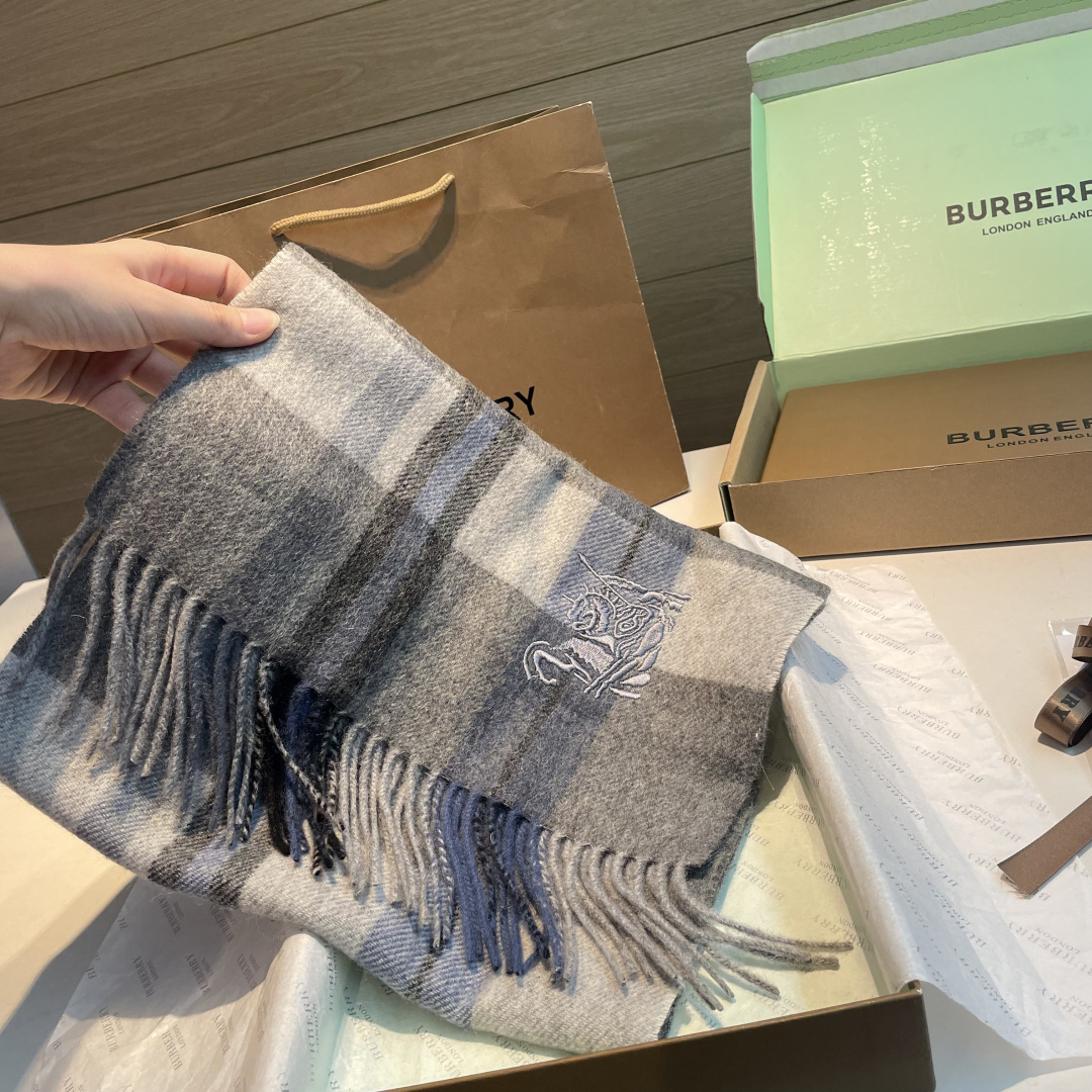 ✨✨Burberry · 巴宝莉双面围巾❗好看的要疯掉了，太有型太有魅力了❗❗非常斯文时尚的秋冬单品！真