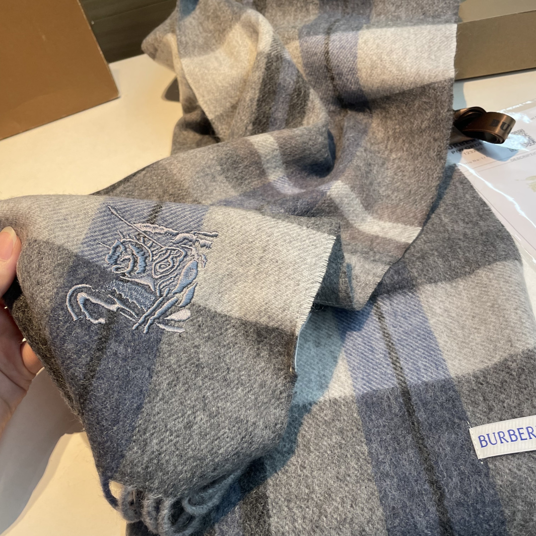 ✨✨Burberry · 巴宝莉双面围巾❗好看的要疯掉了，太有型太有魅力了❗❗非常斯文时尚的秋冬单品！真