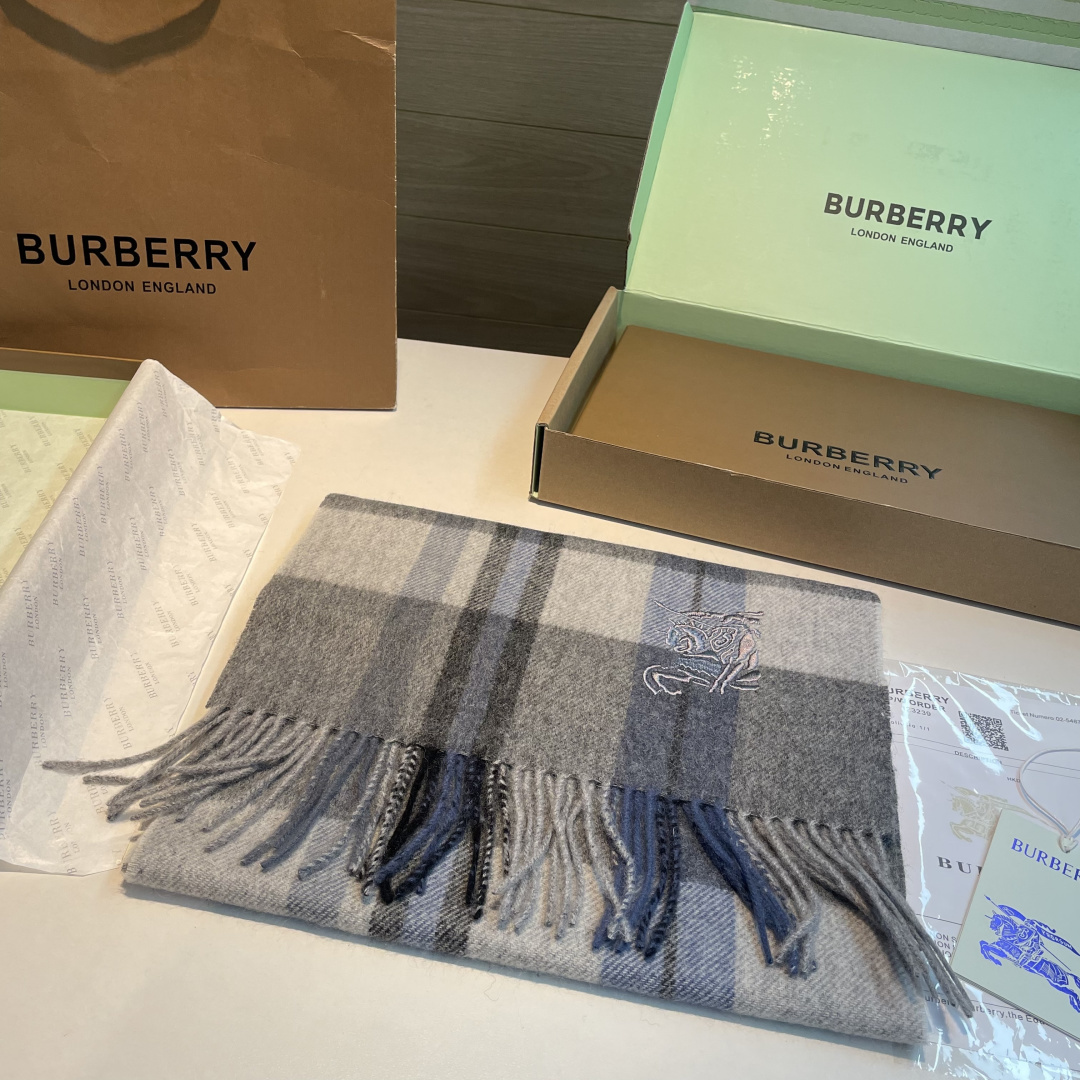 ✨✨Burberry · 巴宝莉双面围巾❗好看的要疯掉了，太有型太有魅力了❗❗非常斯文时尚的秋冬单品！真