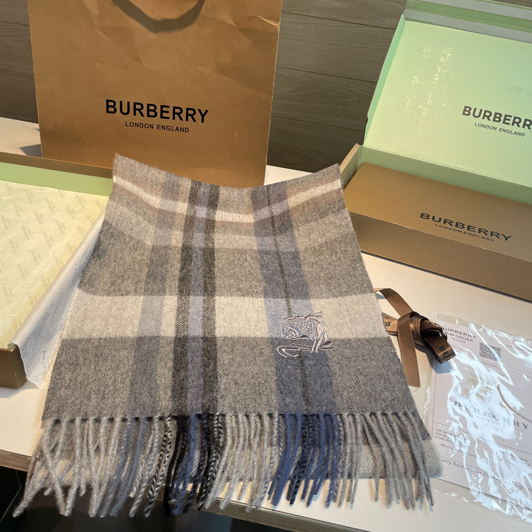 ✨✨Burberry · 巴宝莉双面围巾❗好看的要疯掉了，太有型太有魅力了❗❗非常斯文时尚的秋冬单品！真