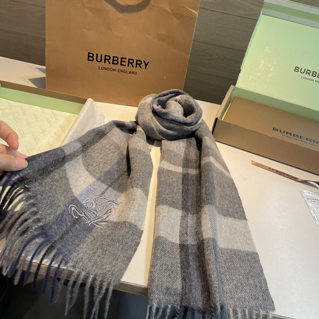 ✨✨Burberry · 巴宝莉双面围巾❗好看的要疯掉了，太有型太有魅力了❗❗非常斯文时尚的秋冬单品！真