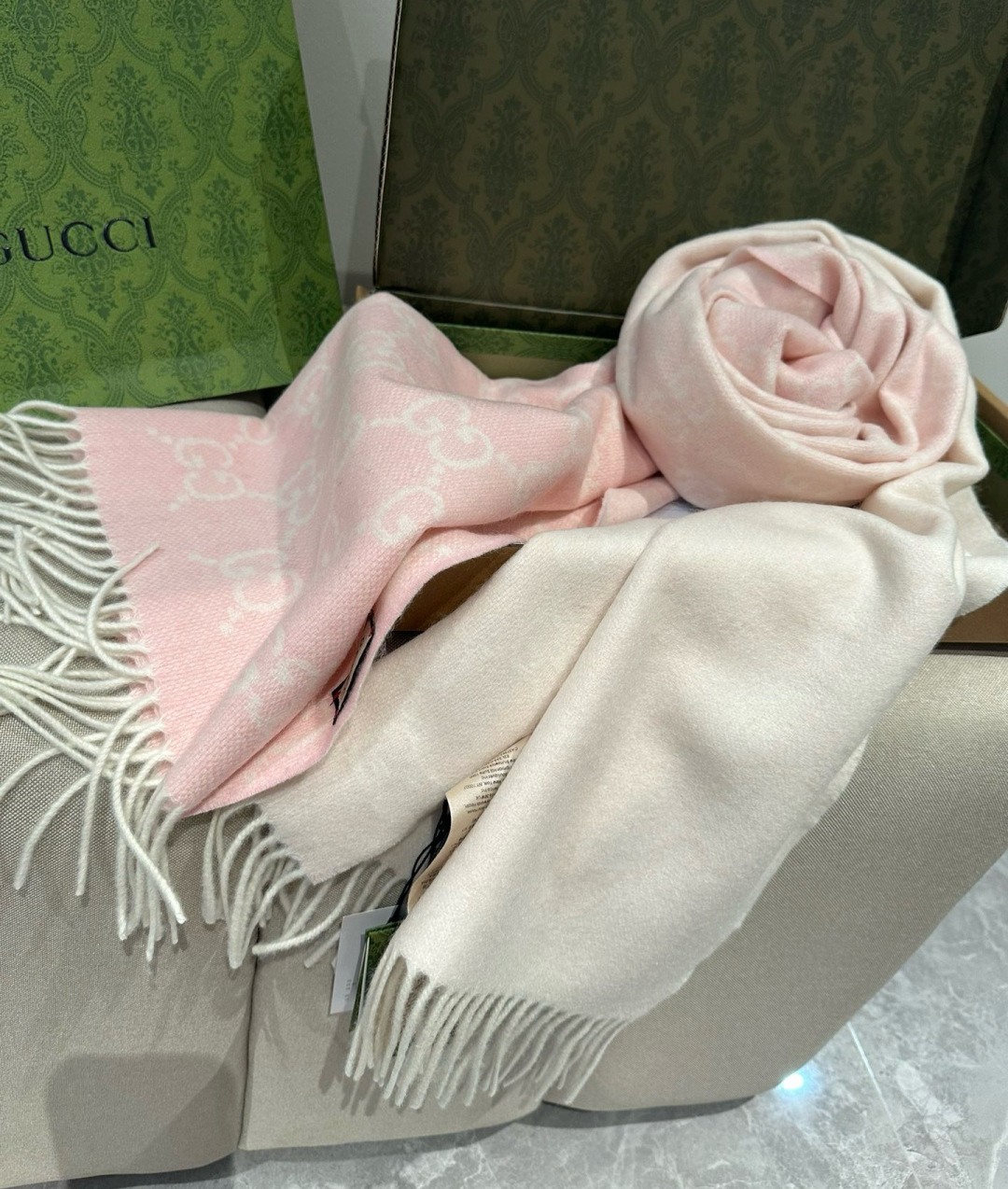 Gucci重磅专柜最最新款，专柜售8000+的好货！就是喜欢Gucci这种调调！长在很多人喜欢这种时髦感