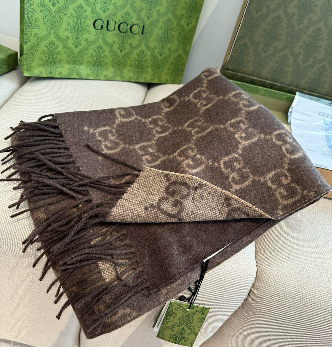 Gucci重磅专柜最最新款，专柜售8000+的好货！就是喜欢Gucci这种调调！长在很多人喜欢这种时髦感