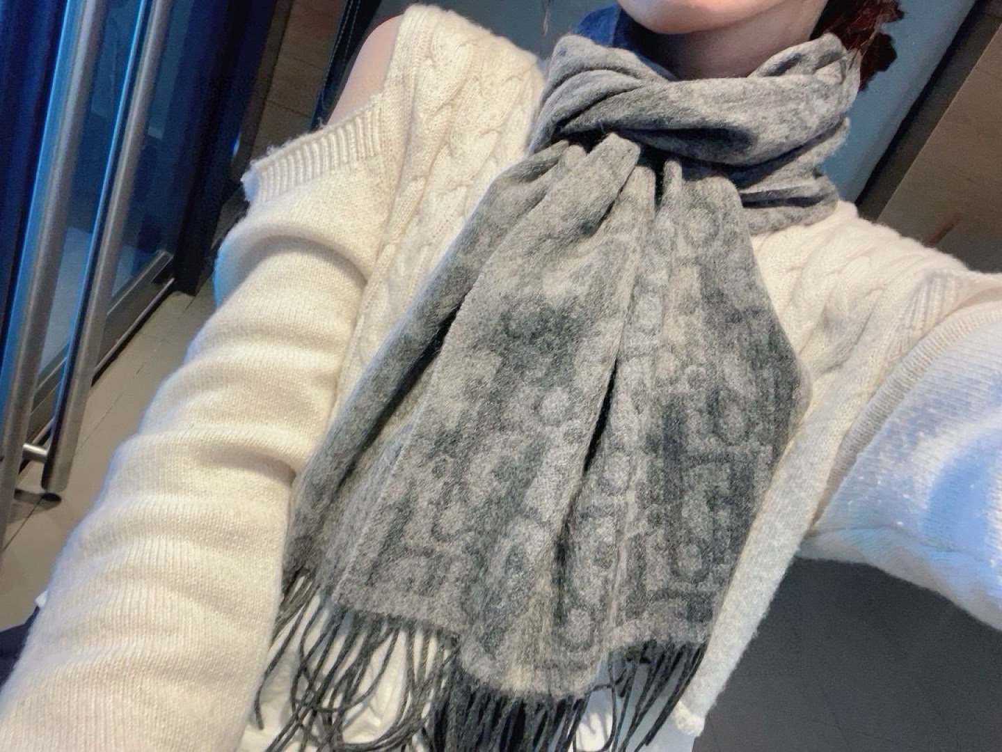 迪奥(Dior)以其精湛的工艺技术和源源不断的想像力 成为当代最具艺术魅力法国巴黎的高档品牌 下方充满奢