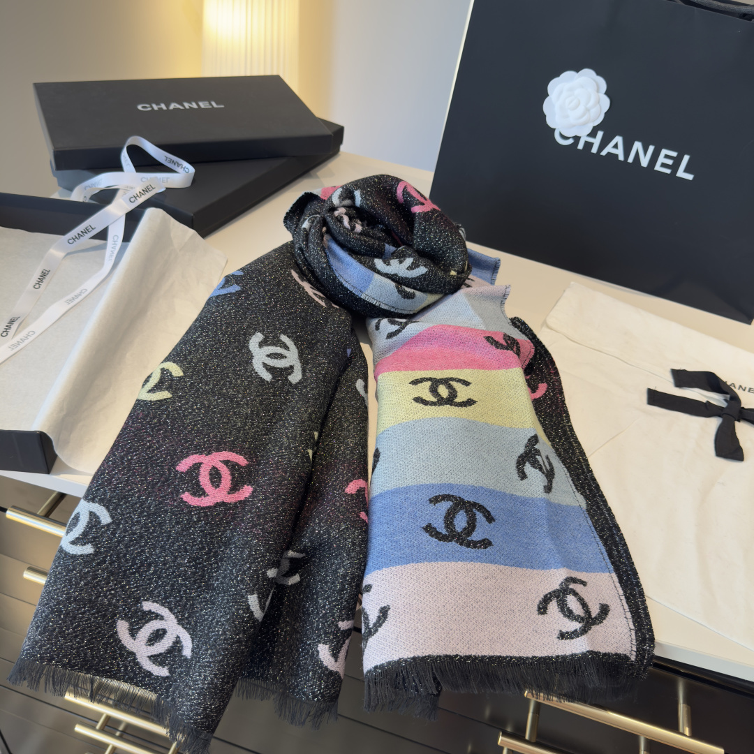 爆款彩虹围巾果然是芭比的配色，上身非常好看香奈儿彩虹围巾，chanel24c 早春新品彩虹亮丝围巾披肩，