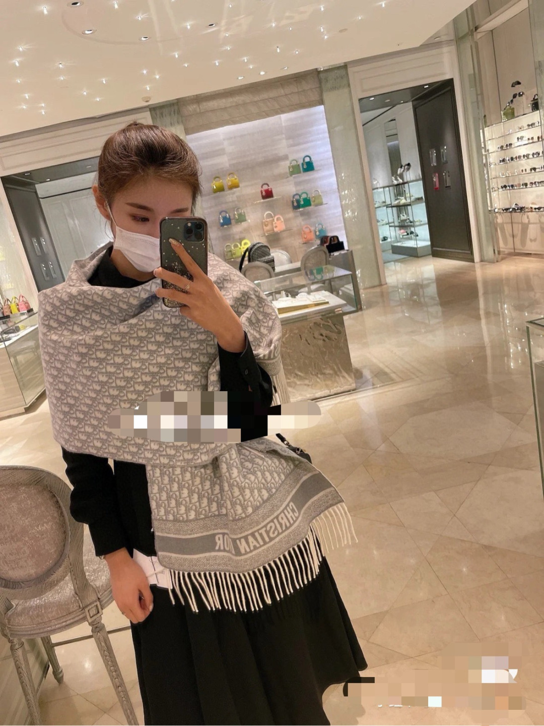 芯片版迪奥（Dior）明星同款dd围巾。经典款永远不会过时，而且超百搭。超级好看！！果断自留！精致散须 