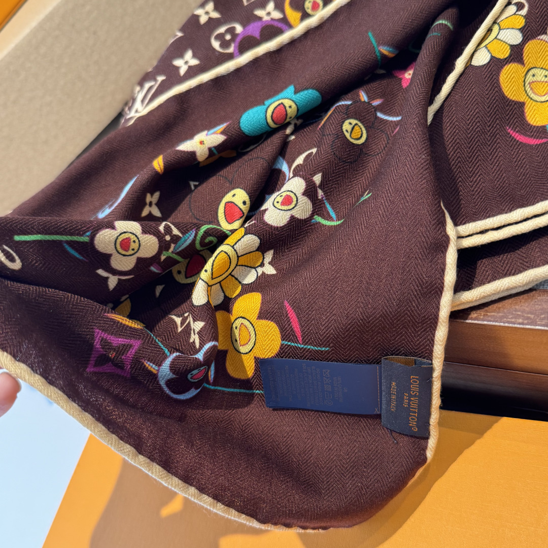 ❄【双面同色】原单Lv140cm丝绒方本款方巾，丝印工艺刻画丰富细节，描绘 Monogram 薇薇安之家