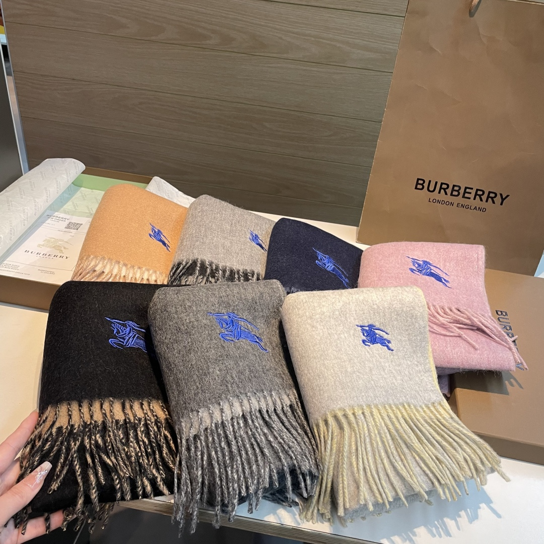 ✨✨Burberry · 巴宝莉双面围巾❗好看的要疯掉了，太有型太有魅力了❗❗非常斯文时尚的秋冬单品！真