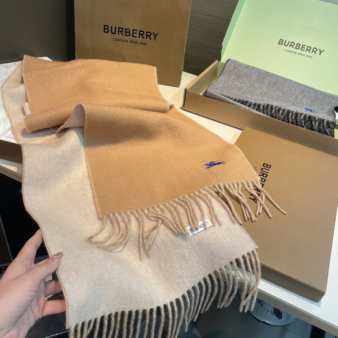✨✨Burberry · 巴宝莉双面围巾❗好看的要疯掉了，太有型太有魅力了❗❗非常斯文时尚的秋冬单品！真