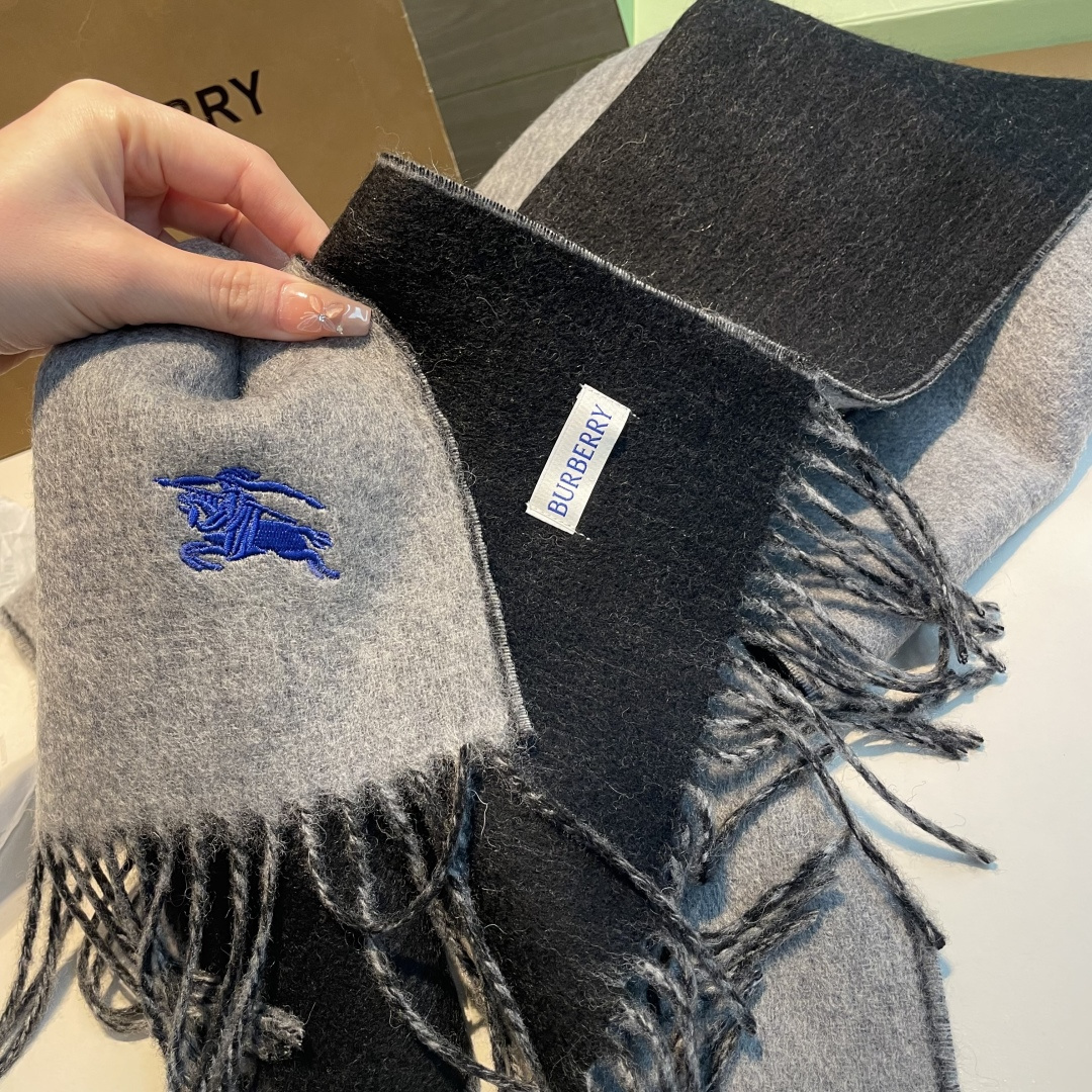 ✨✨Burberry · 巴宝莉双面围巾❗好看的要疯掉了，太有型太有魅力了❗❗非常斯文时尚的秋冬单品！真