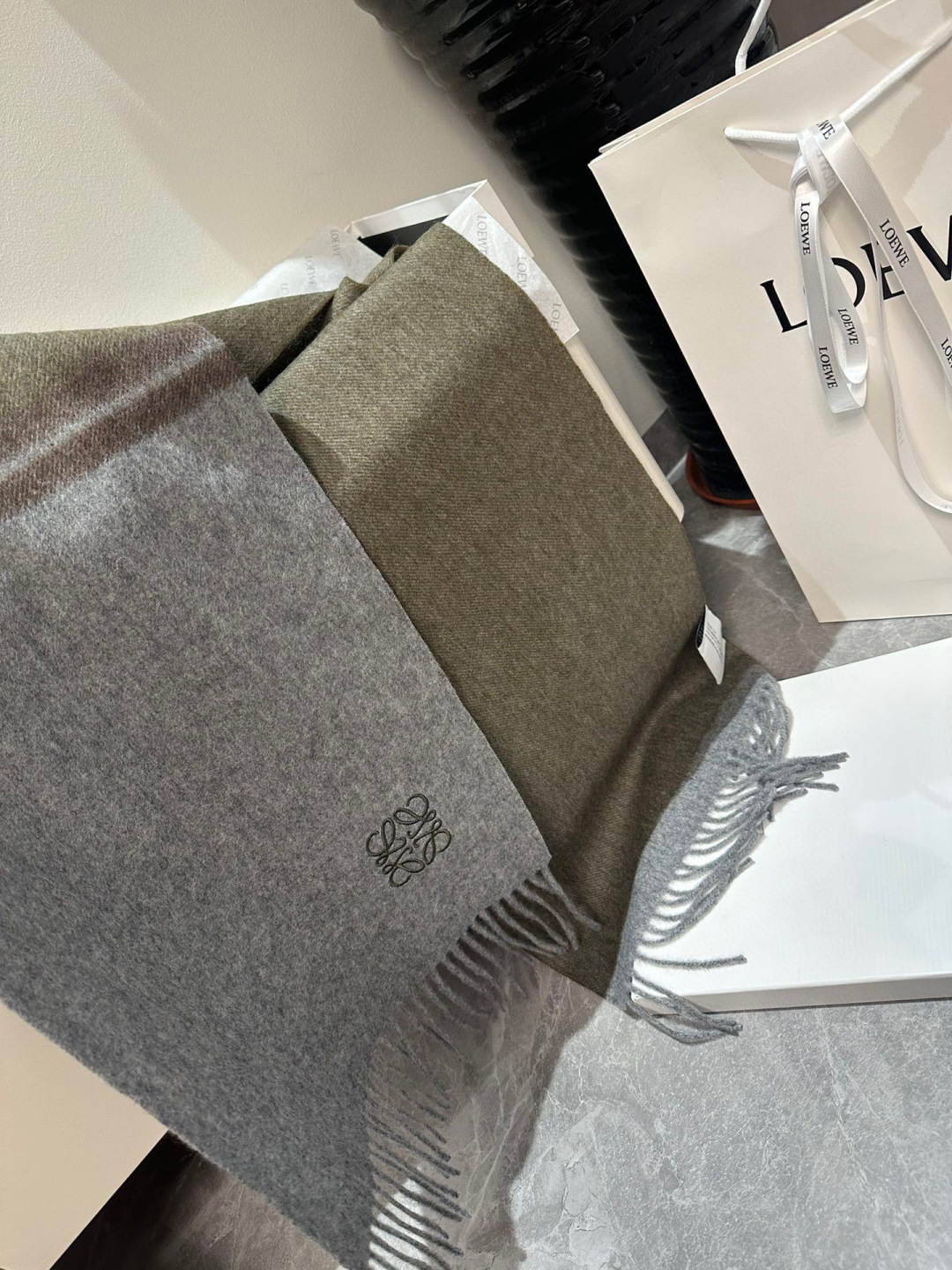 罗意威。【男女围巾】怒赞自留，难得的高端男款！家属福利！非常正的围巾~面料大爱，非常柔软细腻舒服，轻度水