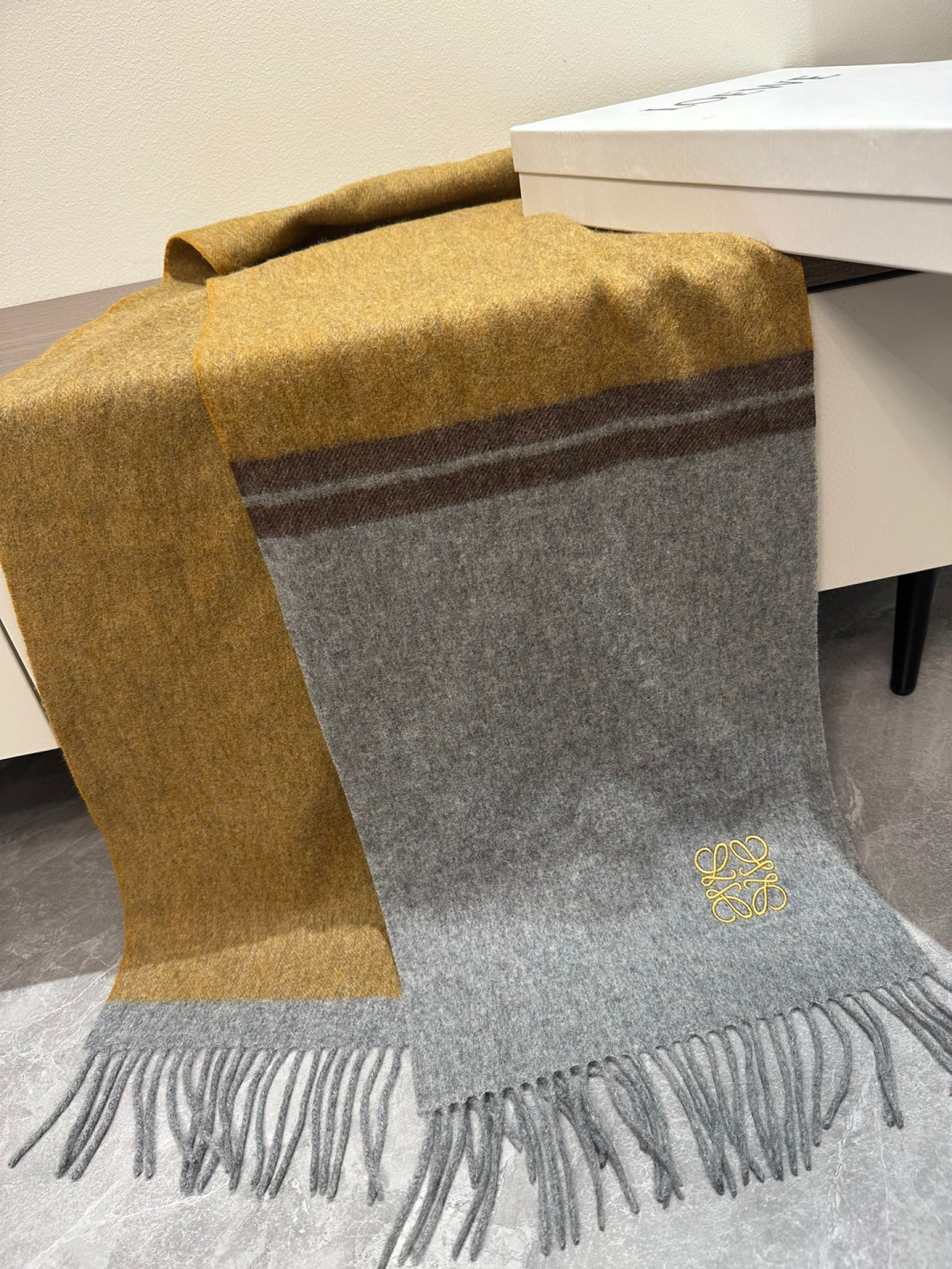 罗意威。【男女围巾】怒赞自留，难得的高端男款！家属福利！非常正的围巾~面料大爱，非常柔软细腻舒服，轻度水