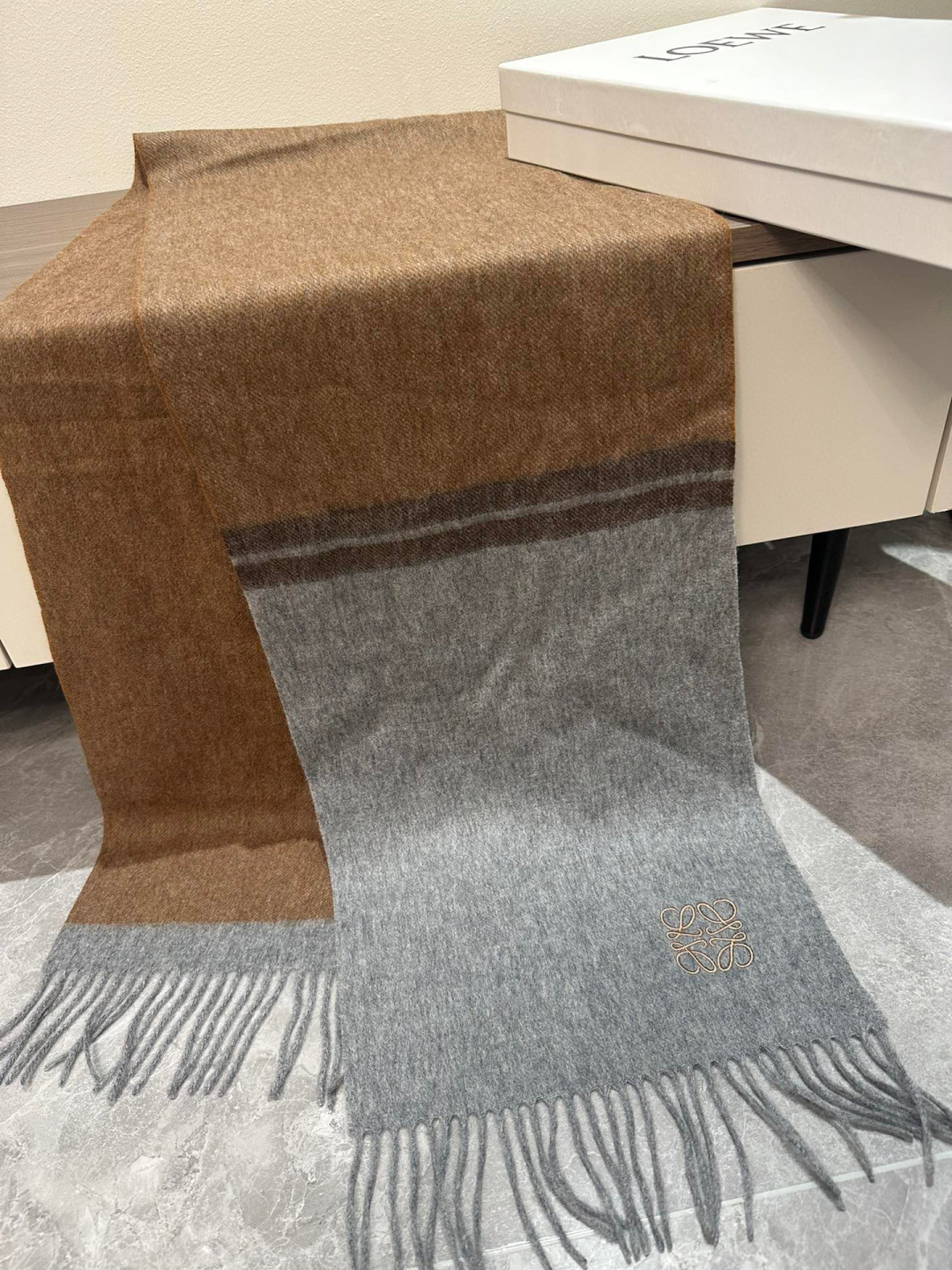 罗意威。【男女围巾】怒赞自留，难得的高端男款！家属福利！非常正的围巾~面料大爱，非常柔软细腻舒服，轻度水