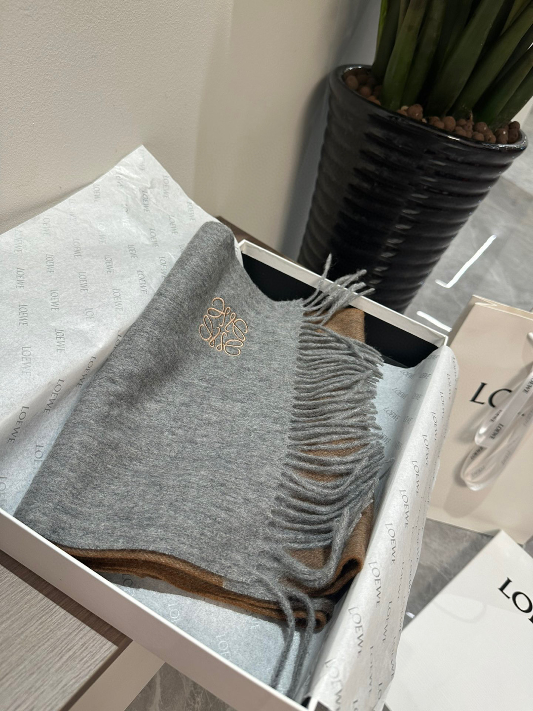 罗意威。【男女围巾】怒赞自留，难得的高端男款！家属福利！非常正的围巾~面料大爱，非常柔软细腻舒服，轻度水