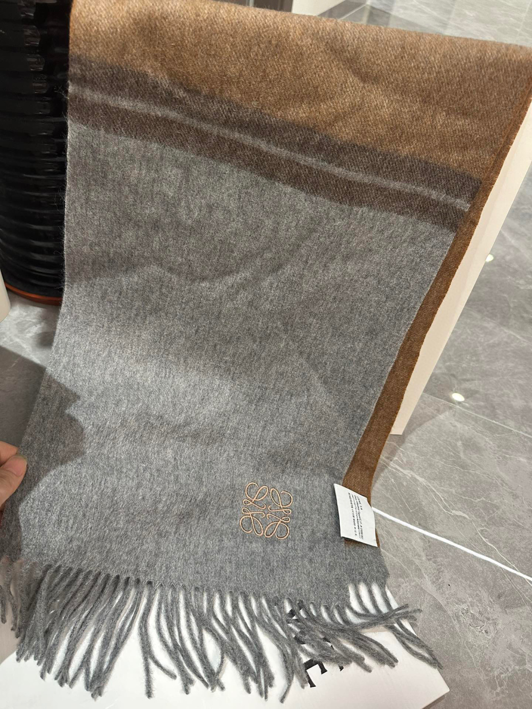 罗意威。【男女围巾】怒赞自留，难得的高端男款！家属福利！非常正的围巾~面料大爱，非常柔软细腻舒服，轻度水