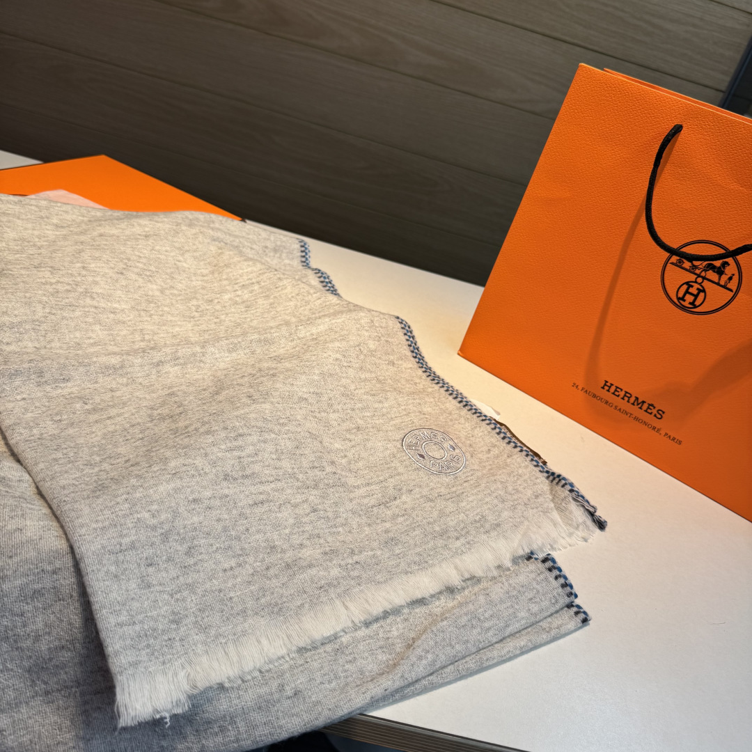 上新2025爱马仕男女款围巾且买且珍惜😍~都是出口订单所以比较难遇❤️东西讲究少而精😍好看的一定要收😎这