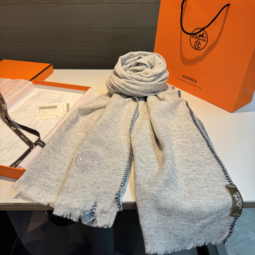 上新2025爱马仕男女款围巾且买且珍惜😍~都是出口订单所以比较难遇❤️东西讲究少而精😍好看的一定要收😎这