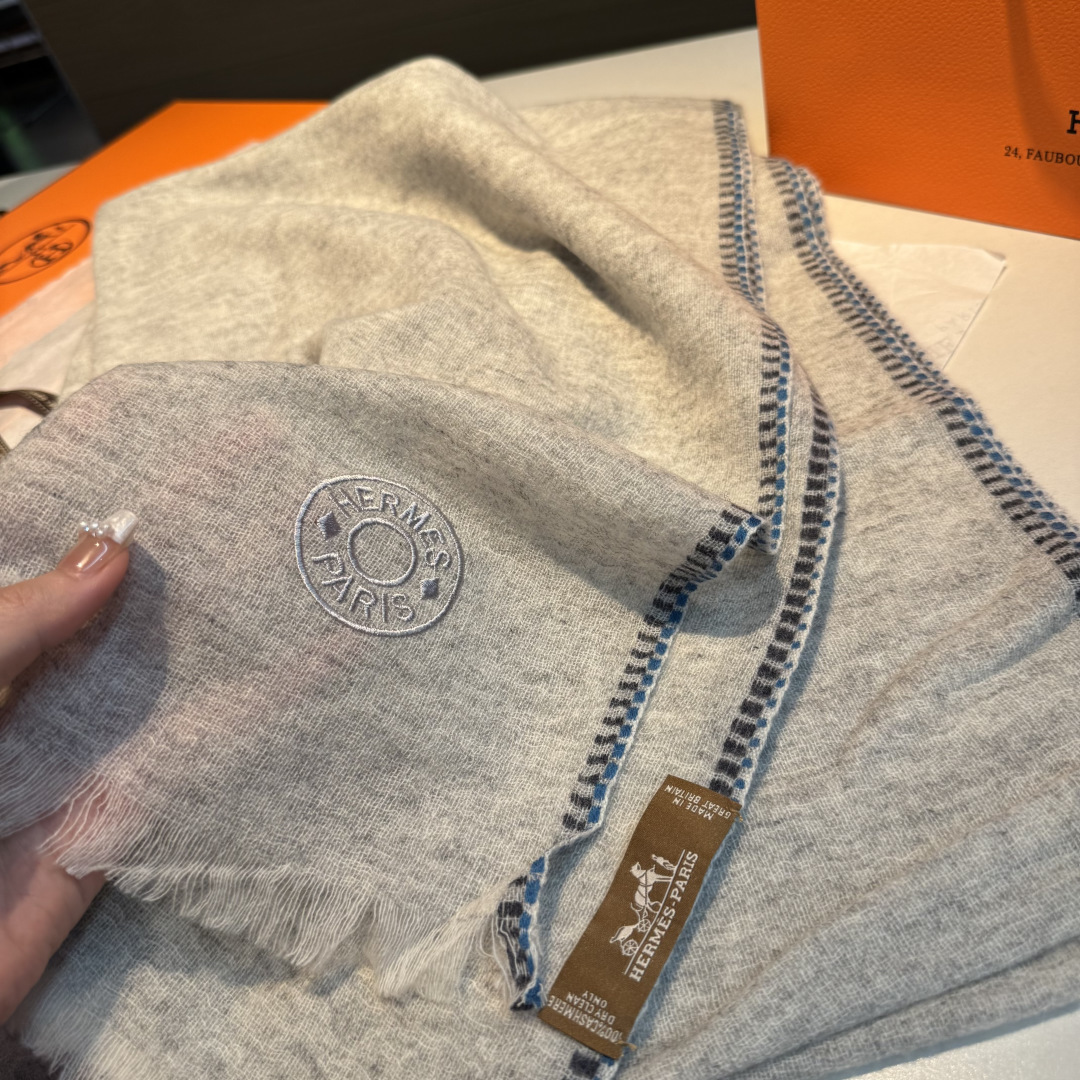 上新2025爱马仕男女款围巾且买且珍惜😍~都是出口订单所以比较难遇❤️东西讲究少而精😍好看的一定要收😎这