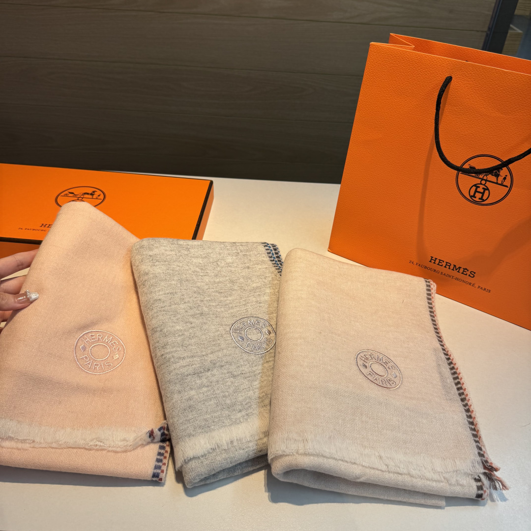 上新2025爱马仕男女款围巾且买且珍惜😍~都是出口订单所以比较难遇❤️东西讲究少而精😍好看的一定要收😎这