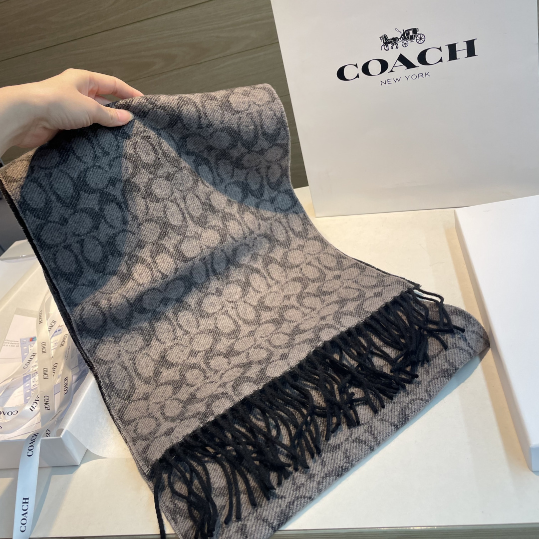 COACH蔻驰也太好看了吧！不仅有颜值还有品质，手感超级软糯和舒服，尺寸180✖️30cm