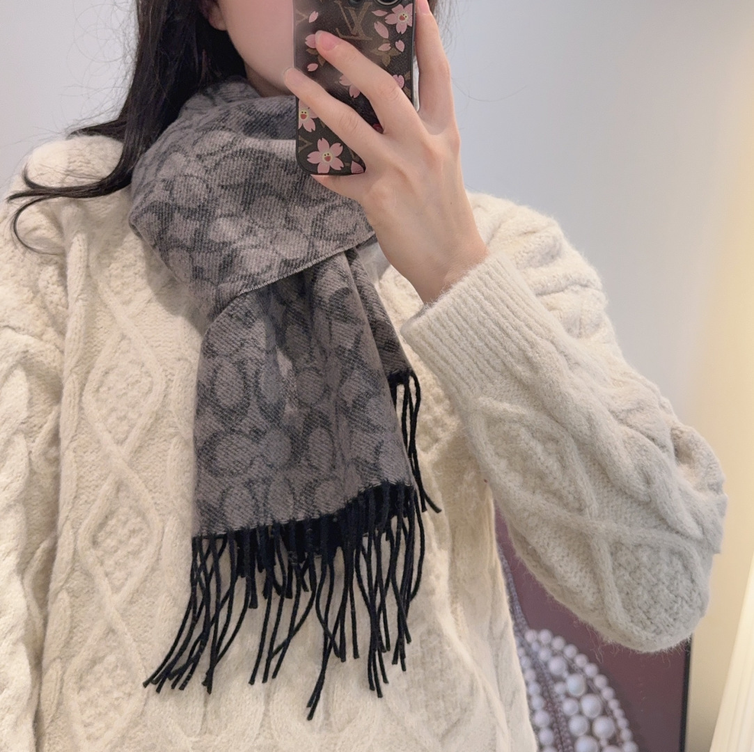 COACH蔻驰也太好看了吧！不仅有颜值还有品质，手感超级软糯和舒服，尺寸180✖️30cm