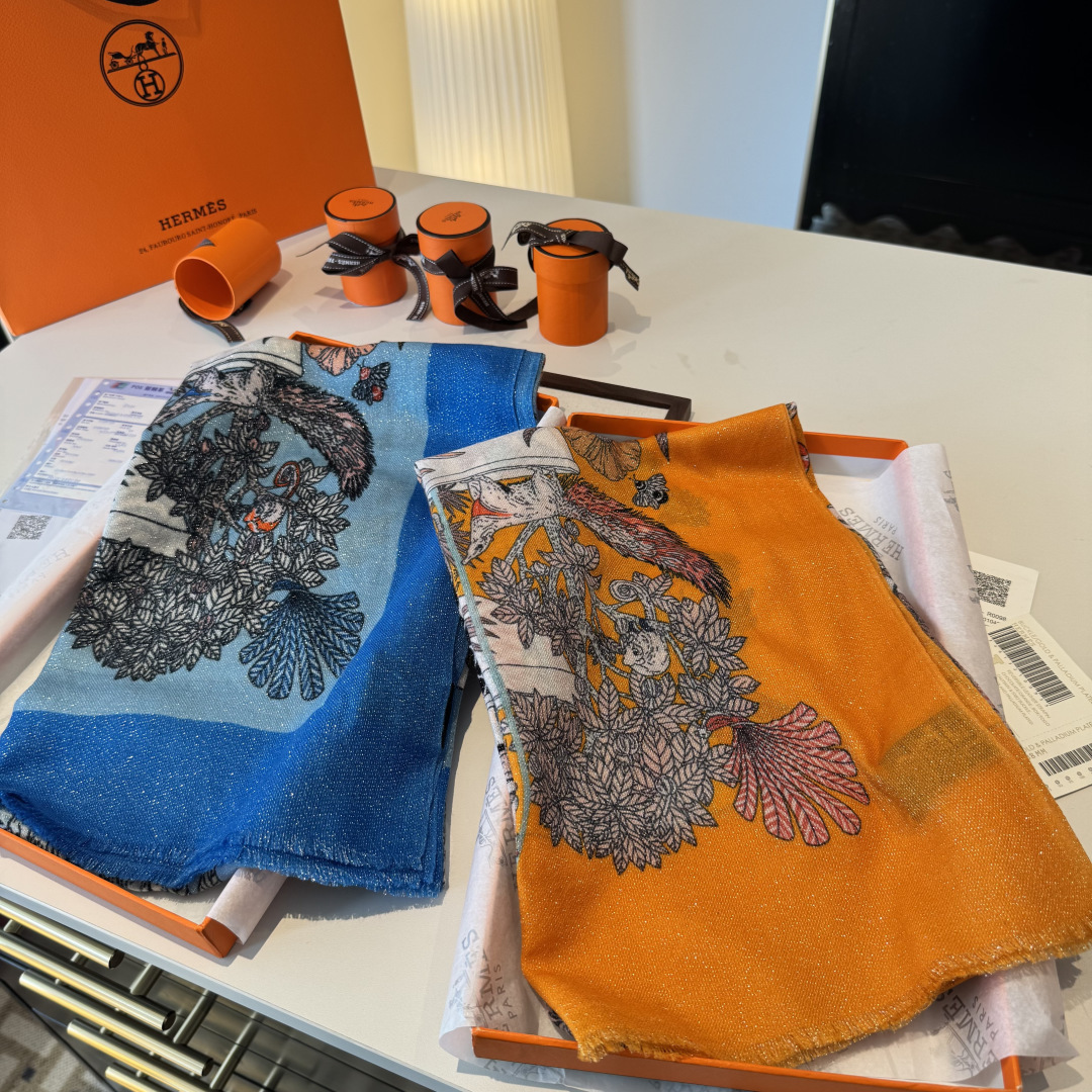 会发光发亮的围巾银丝羊绒长巾✨专柜同步‼️真心赞‼️驴家路易威登经典 Monogram 图案搭配彩色边框