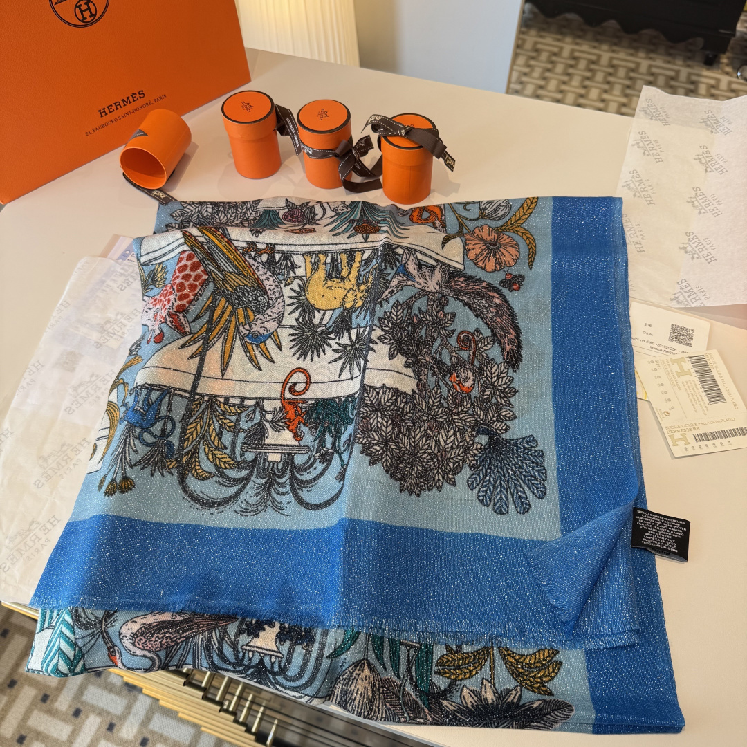 会发光发亮的围巾银丝羊绒长巾✨专柜同步‼️真心赞‼️驴家路易威登经典 Monogram 图案搭配彩色边框