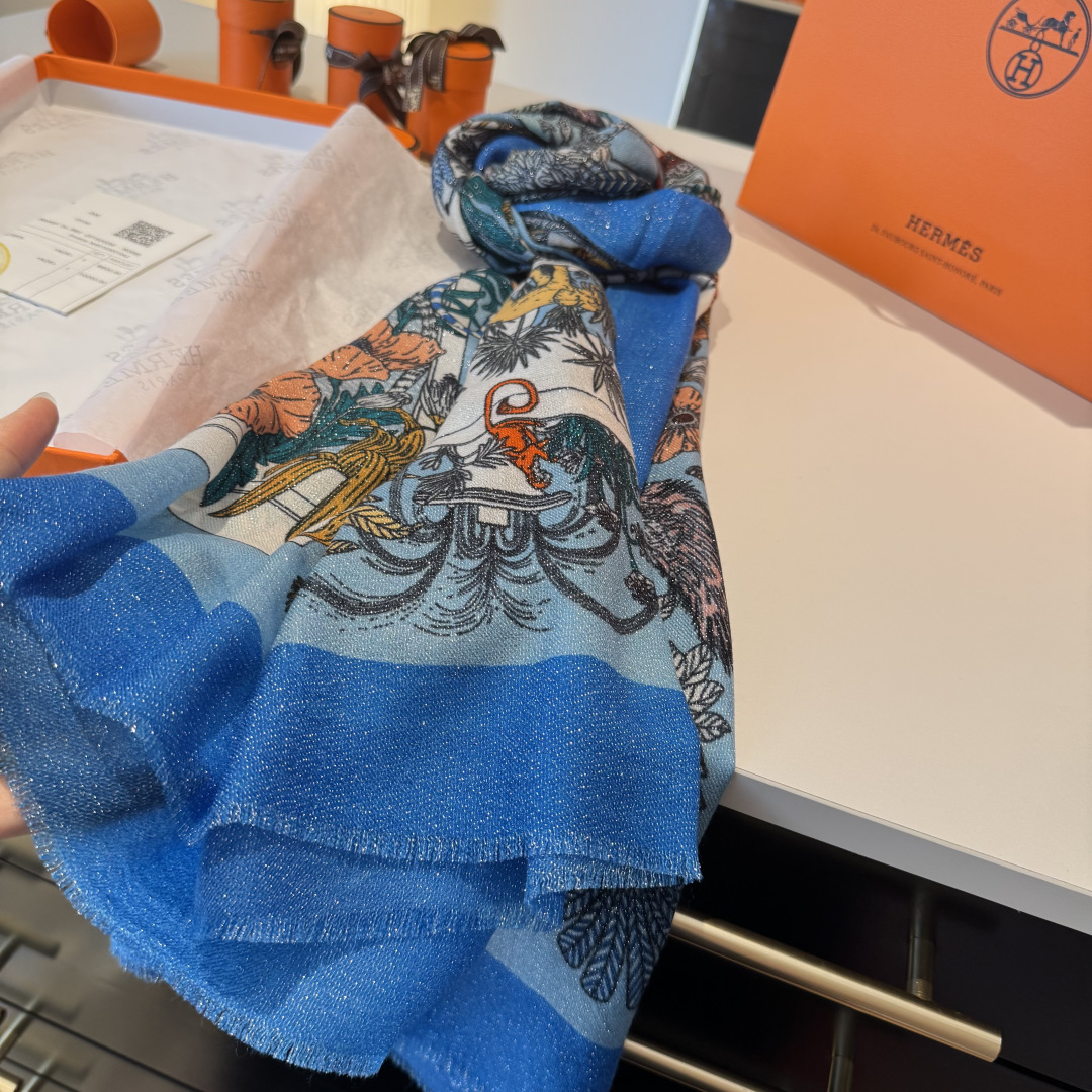 会发光发亮的围巾银丝羊绒长巾✨专柜同步‼️真心赞‼️驴家路易威登经典 Monogram 图案搭配彩色边框