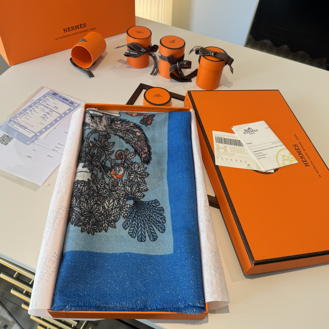 会发光发亮的围巾银丝羊绒长巾✨专柜同步‼️真心赞‼️驴家路易威登经典 Monogram 图案搭配彩色边框