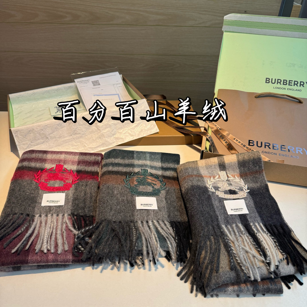 百分百山羊绒 🆕【▪️ 惊艳！披着围着都美的~让人过目不忘！！】巴宝莉这款出来的效果真的，一秒美晕！！太