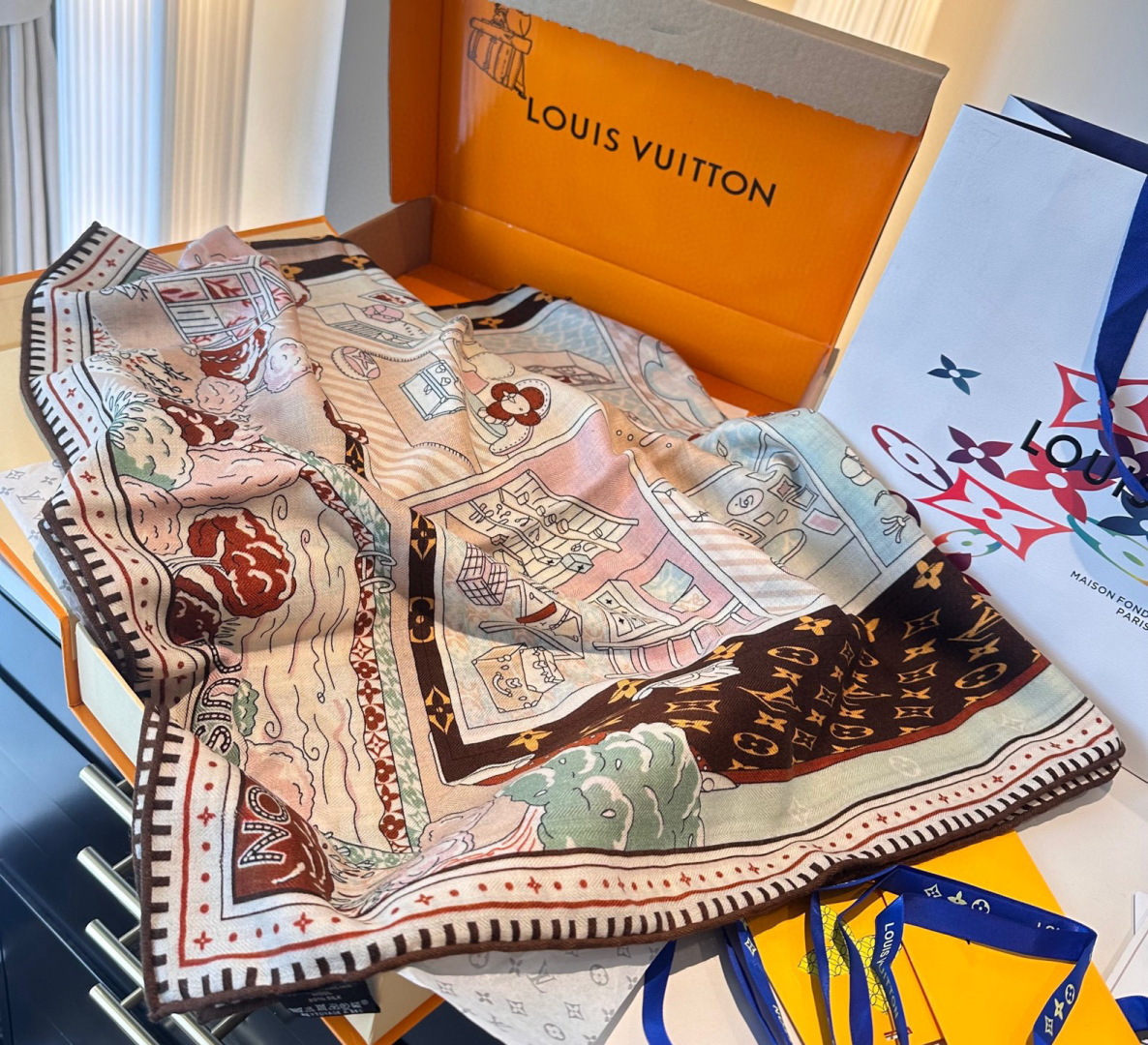 ❄【双面同色】原单Lv140cm丝绒方本款方巾，丝印工艺刻画丰富细节，描绘 Monogram 薇薇安之家