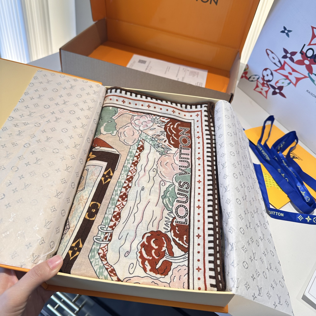 ❄【双面同色】原单Lv140cm丝绒方本款方巾，丝印工艺刻画丰富细节，描绘 Monogram 薇薇安之家