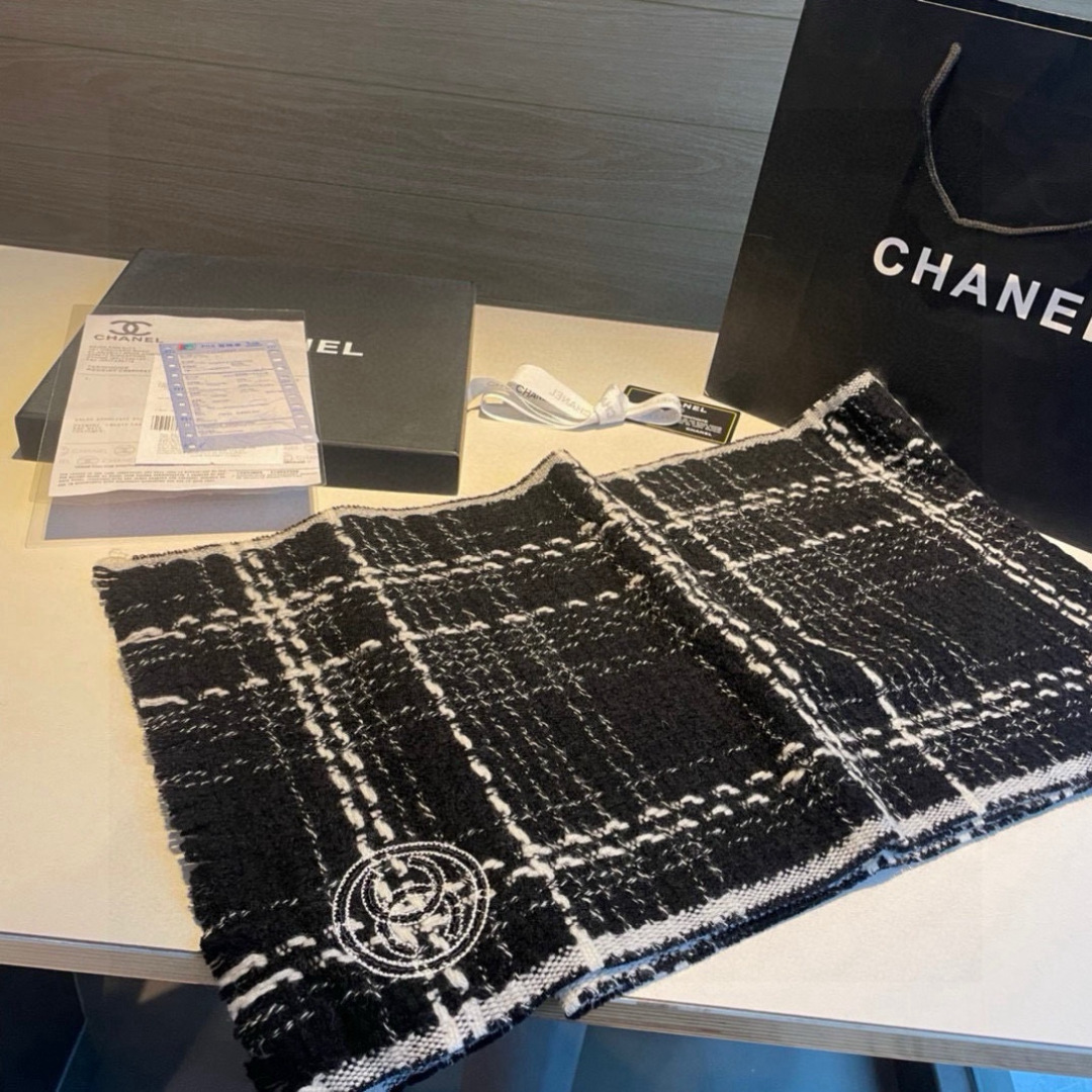 重磅推荐❗️CHA · 香奈儿秋冬新品 · 羊绒轻缩围巾❗️臻选上乘的山羊绒纤维，耗时耗力，再以清泉水浸