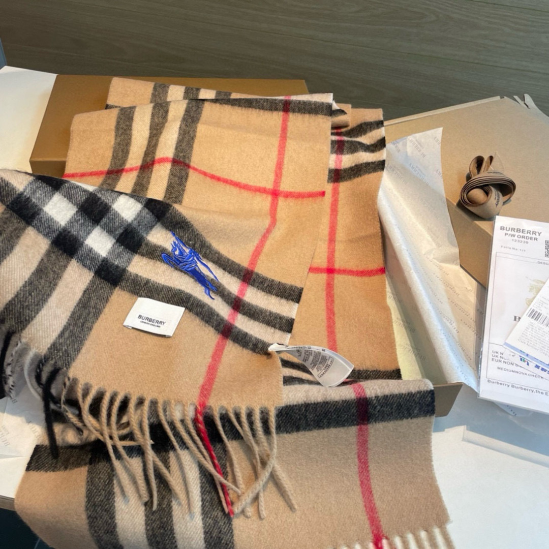 蓝马系列 ✨✨Burberry · 巴宝莉双面围巾❗好看的要疯掉了，太有型太有魅力了❗❗非常斯文时尚的秋