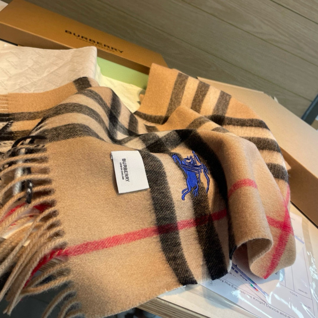 蓝马系列 ✨✨Burberry · 巴宝莉双面围巾❗好看的要疯掉了，太有型太有魅力了❗❗非常斯文时尚的秋