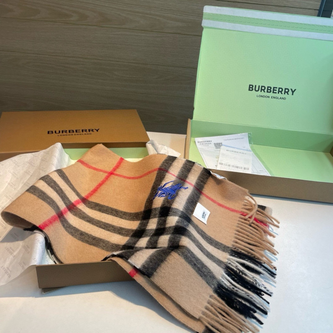 蓝马系列 ✨✨Burberry · 巴宝莉双面围巾❗好看的要疯掉了，太有型太有魅力了❗❗非常斯文时尚的秋
