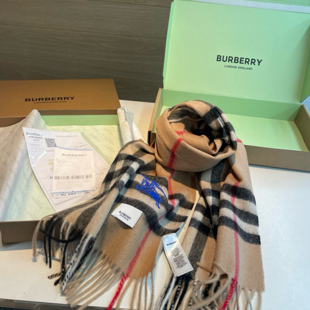 蓝马系列 ✨✨Burberry · 巴宝莉双面围巾❗好看的要疯掉了，太有型太有魅力了❗❗非常斯文时尚的秋