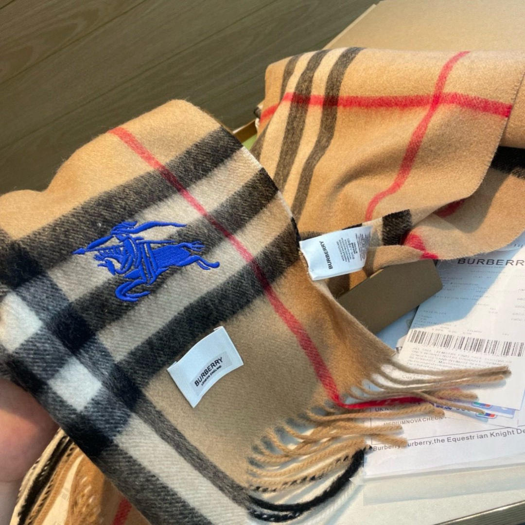 蓝马系列 ✨✨Burberry · 巴宝莉双面围巾❗好看的要疯掉了，太有型太有魅力了❗❗非常斯文时尚的秋