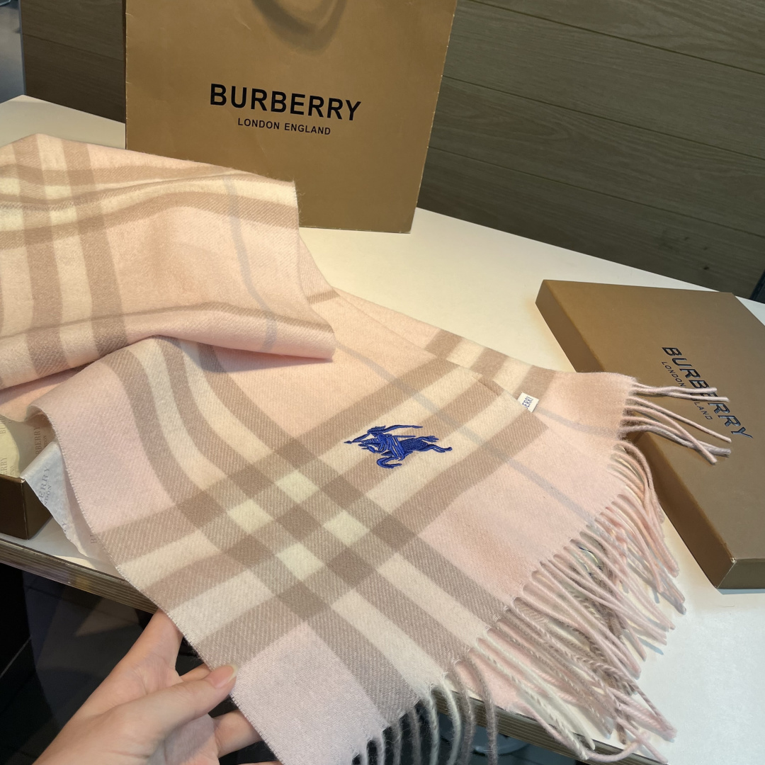 蓝马系列 ✨✨Burberry · 巴宝莉双面围巾❗好看的要疯掉了，太有型太有魅力了❗❗非常斯文时尚的秋