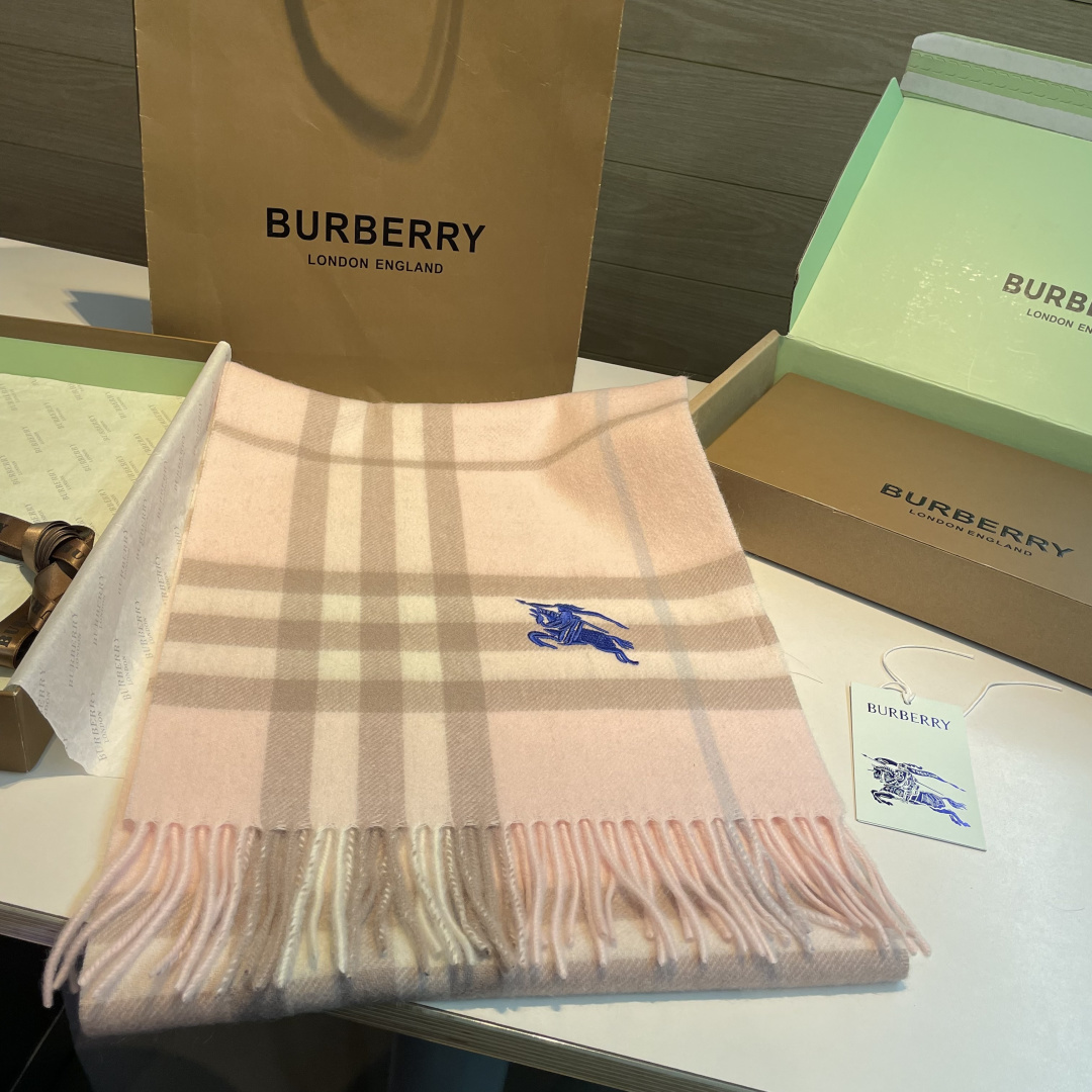 蓝马系列 ✨✨Burberry · 巴宝莉双面围巾❗好看的要疯掉了，太有型太有魅力了❗❗非常斯文时尚的秋