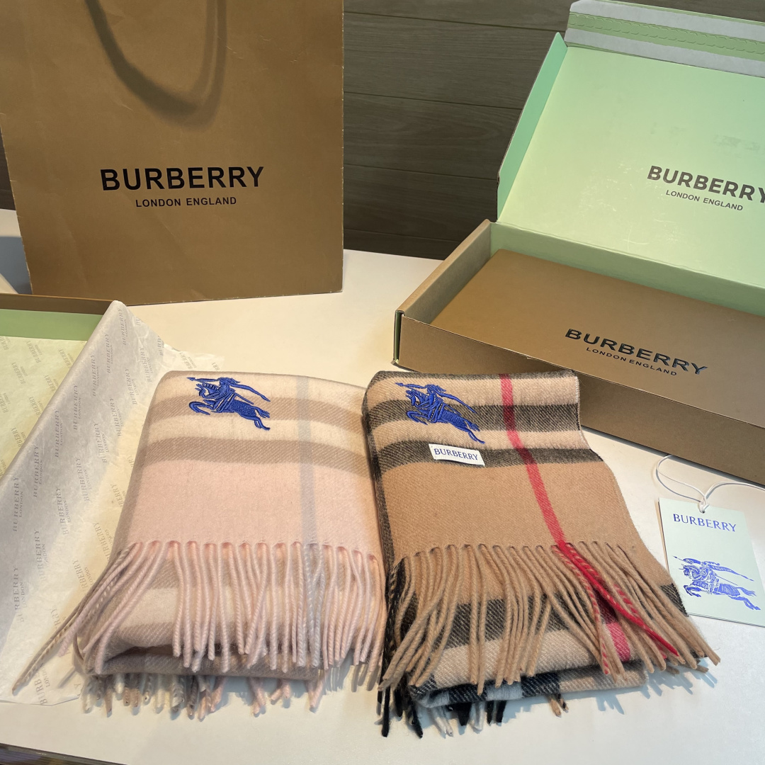蓝马系列 ✨✨Burberry · 巴宝莉双面围巾❗好看的要疯掉了，太有型太有魅力了❗❗非常斯文时尚的秋