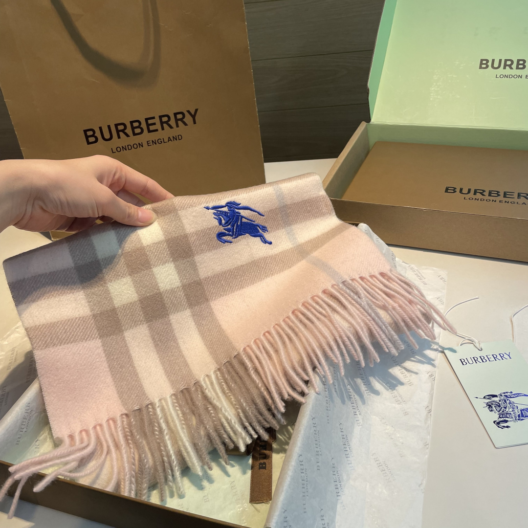 蓝马系列 ✨✨Burberry · 巴宝莉双面围巾❗好看的要疯掉了，太有型太有魅力了❗❗非常斯文时尚的秋